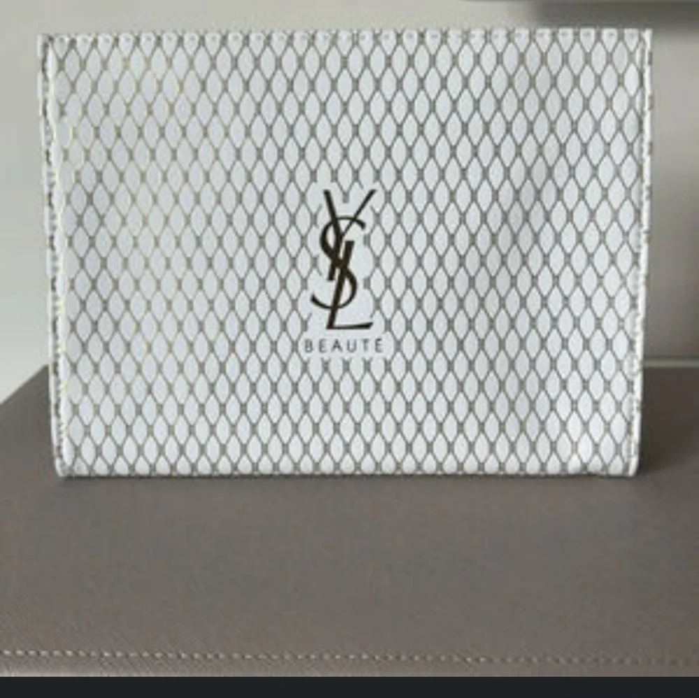 New Yves Saint Laurent YSL Beaute Pouch white & gold faux leather Case toiletry
